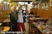 زوجان فرنسيَّان يهديان مطعمهما لزوجين سوريين