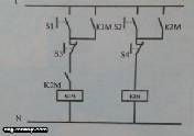 محركين بحيث لا يمكن أن يعمل K1M دون K2M