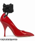 هل انت جريئة باختيار وتنسيق الأحذية الحمراء ؟